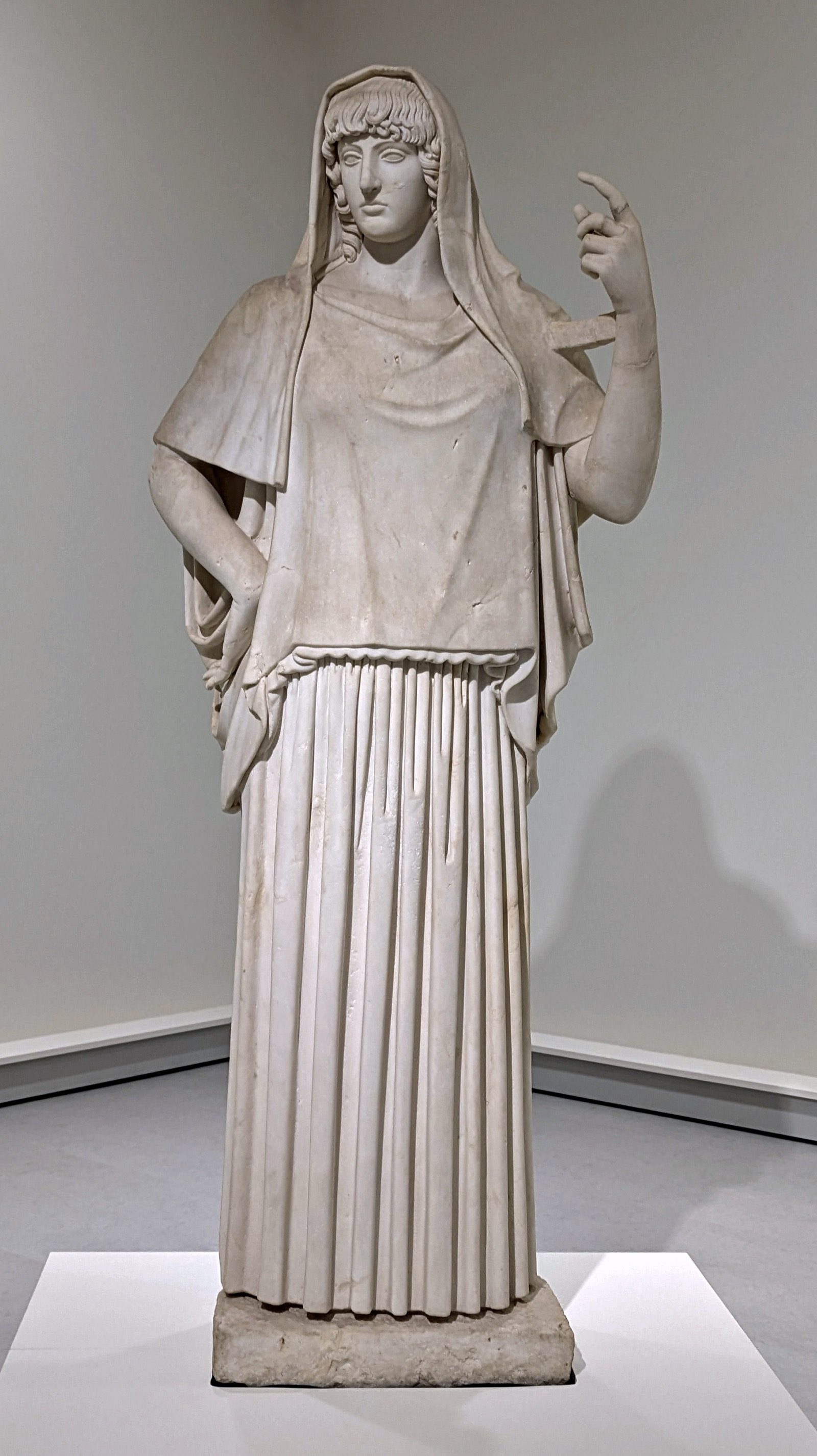 The so-called Hestia Giustiniani, a 2nd-century AD Roman marble statue of a goddess in a peplos, based on a Greek original of about 470-460 BC. Torlonia Collection, Rome.
